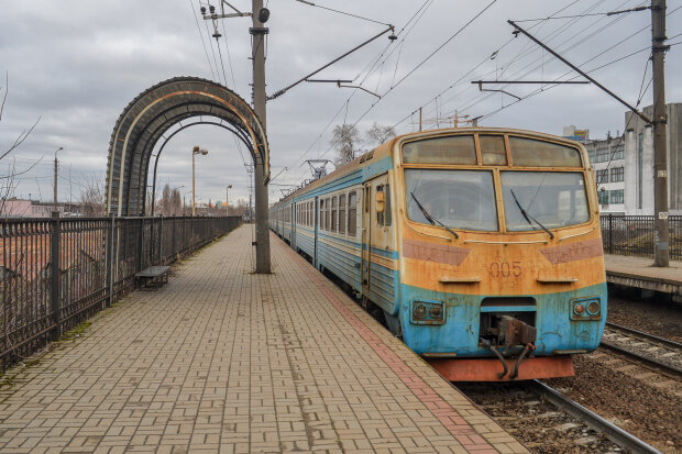 Хронічно "хвора": у Києві скасували одразу 9 рейсів міської електрички