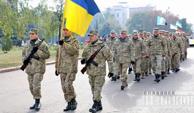 В Славянске на день защитника Украины прошел военный марш (фото)