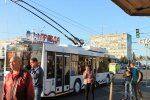 Завжди на зв'язку: у Дніпрі з'явилися тролейбуси, в яких можна зарядити телефон