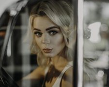 День рождения Алины Гросу: пикантнейшие образы "пчелки" в стиле 18+