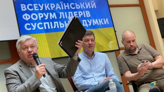 В Киеве начался второй день всеукраинского форума лидеров общественного мнения: вживую