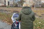 Жінка з дитиною, фото: Знай.ua