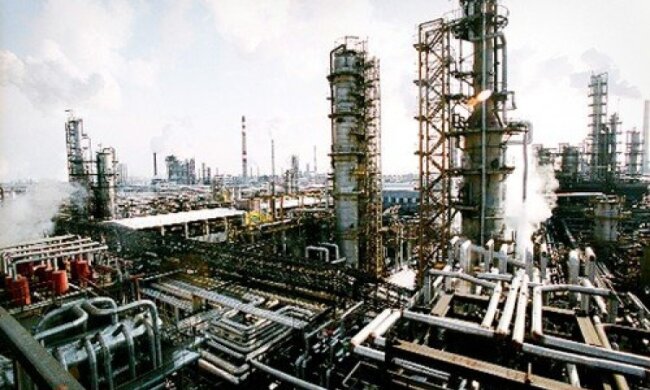 В Кременчуге произошел взрыв на нефтеперерабатывающем заводе