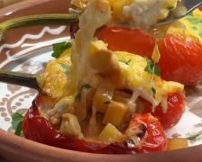 Перці з начинкою від сирною шапочкою: фото скрін рецепту