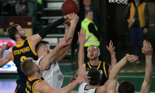 Будивельник разбил Кремень и пробился в полуфинал Суперлиги