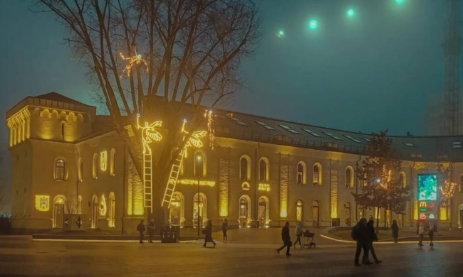 Київ, метро Арсенальна, українці, фото із соцмереж