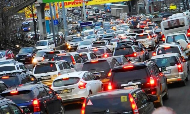 Дніпро застигло в заторах, бережіть нерви: як об'їхати