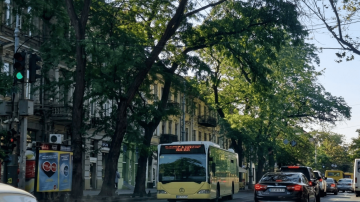 Соціальний автобус Одеси на дорозі