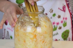 Квашена капуста, кадр з відео