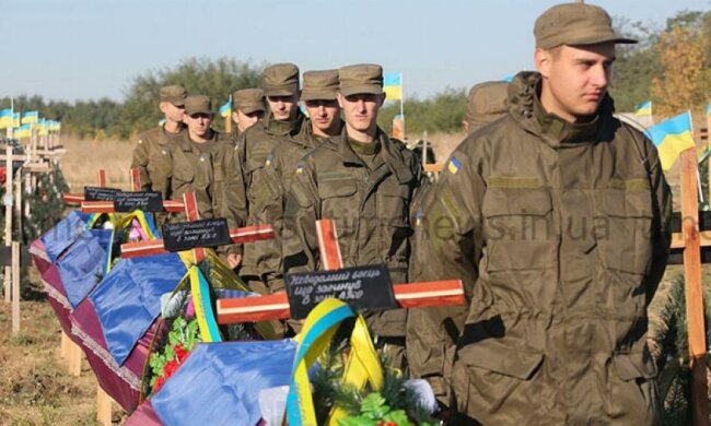 У Запоріжжі поховали загиблих під Іловайськом невідомих бійців АТО (фото)