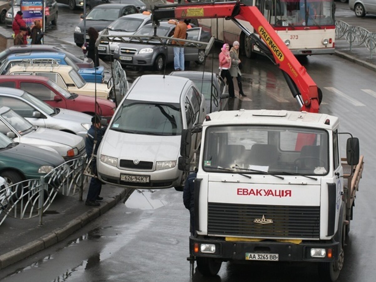 В Киеве разрешили забирать с улицы чужие авто - ЗНАЙ ЮА