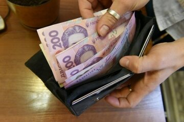 Украинцев порадовали внушительным повышением зарплаты: кто и сколько получит