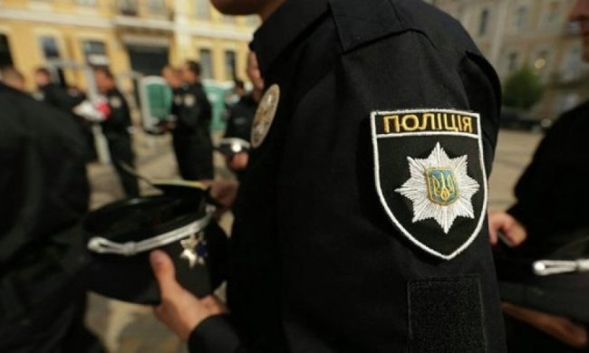 Мужчина показал половой орган копам (видео)