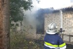 Маленька героїня: на Закарпатті 8-річна школярка витягла молодшого братика із вогню