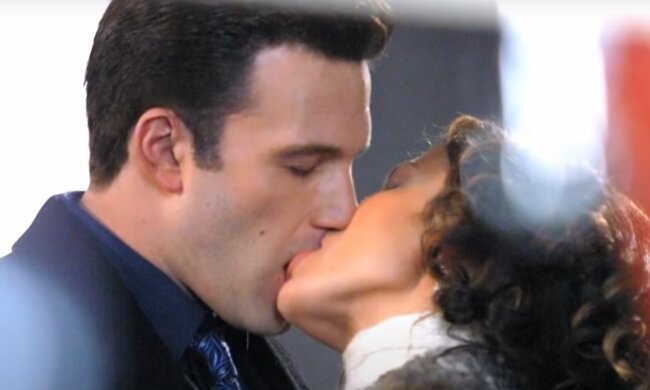 Скрин, видео YouTube Аффлек и Лопес