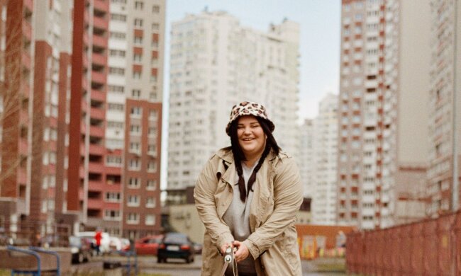 Alyona Alyona, Hronika