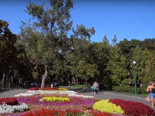 парк в Харькове, скриншот из видео