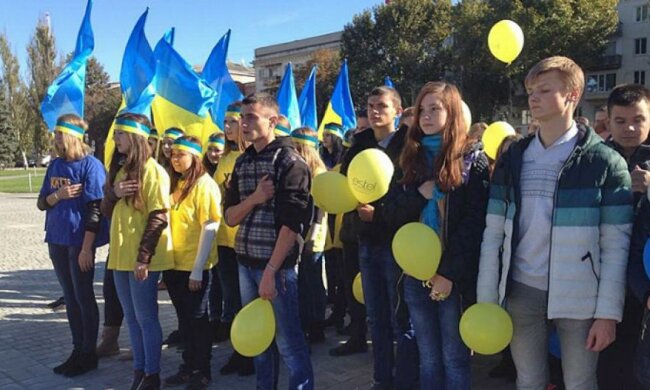 Студенти Херсону провели мітинг у пам'ять про "Революцію на граніті" (фото)