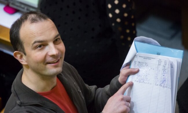 У Раді збирають голоси за скасування голосування за децентралізацію