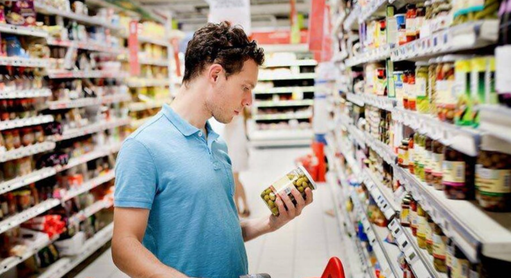 Чоловік в магазині