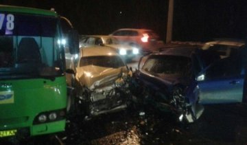 Потрійне ДТП у Харкові: постраждала дитина (фото)