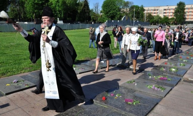 Головного комуніста Львова "пригостили" кефіром