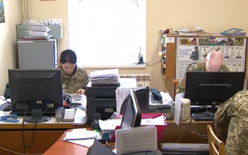 Работники ТЦК. Фото: скрин youtube