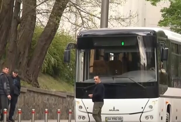 Автобус, скриншот: YouTube
