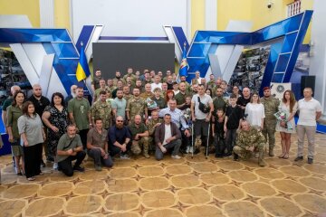 До 35-ї річниці Незалежності України Кличко вручив відзнаки українським захисникам