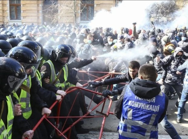 Активисты Нацкорпуса бесследно исчезают после столкновений в Черкассах