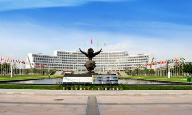 Китайський бізнесмен оплатив відпочинок 2,5 тисячам робітників