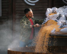 Професійних кухарів перетворять на "Попелюшок": МайстерШеф-9 приготував для них тонну зерна, хто вилетить ще на початку