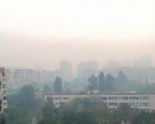 Столицю затягло сірим димом (фото)