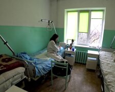 У Києві не справляються з коронавірусом, хворих пацієнтів відправляють додому: "Не можемо собі дозволити"