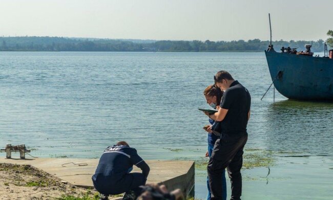 У Дніпрі з річки виловили понівечене тіло - чоловік, 40 років, з синім шнурком на шиї