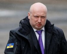 Турчинов выведет на улицы Украины десятки тысяч военных