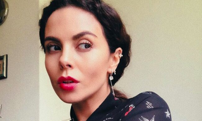 "Пустотливий погляд, як у дівчинки": струнка Настя Каменських побешкетувала в галереї