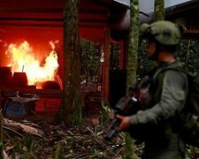 Колумбійська влада спалила сотню кокаїнових лабораторій