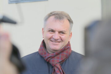 Олег Синютка голосует на выборах