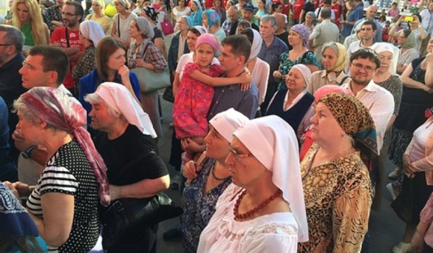Російські православні фанатики влаштували погром на концерті