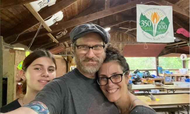 Ерік Дженсен з дружиною та донькою. Фото: скрін Інстаграм