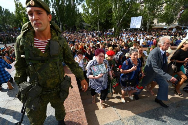 Вход копейка, выход рубль: блогер рассказал, чем живет "убитый" Донецк