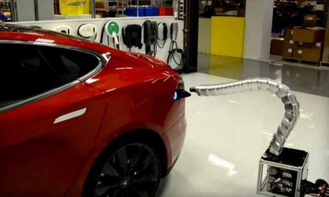 Tesla продемонструвала автоматичну зарядку для електрокарів (відео)