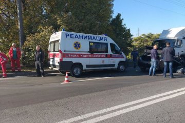 Дніпряни влаштували "фотосесію" вмираючому хлопцю: "Не чіпайте, все одно не врятувати", - кадри нелюдської жорстокості
