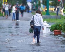 Ливень в Кременчуге превратил улицы в реки (фото, видео)