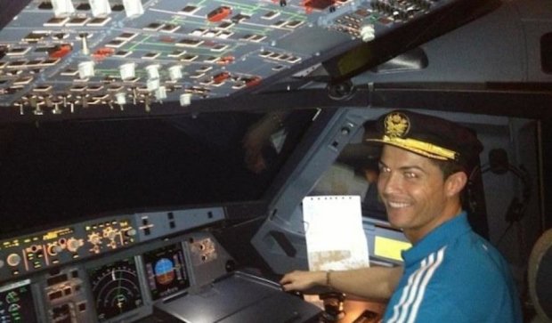Роналду стал владельцем самолета за 19 млн долларов
