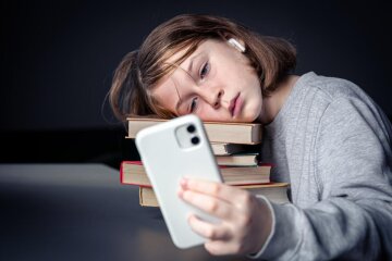 Підлітки і гаджети. Фото з відкритих джерел