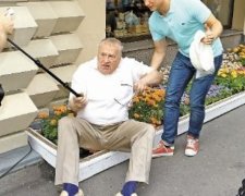 Селфі Жириновського зламало московську клумбу