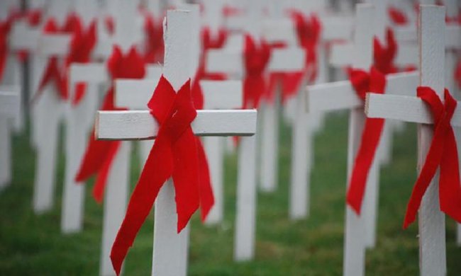Всесвітній день пам'яті жертв СНІДу 20 травня: трагічні факти про хворобу