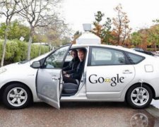 Безпілотний автомобіль від Google потрапив в аварію